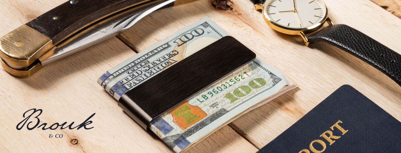 Money Clips vs. Wallets: Which One Suits Your Style?