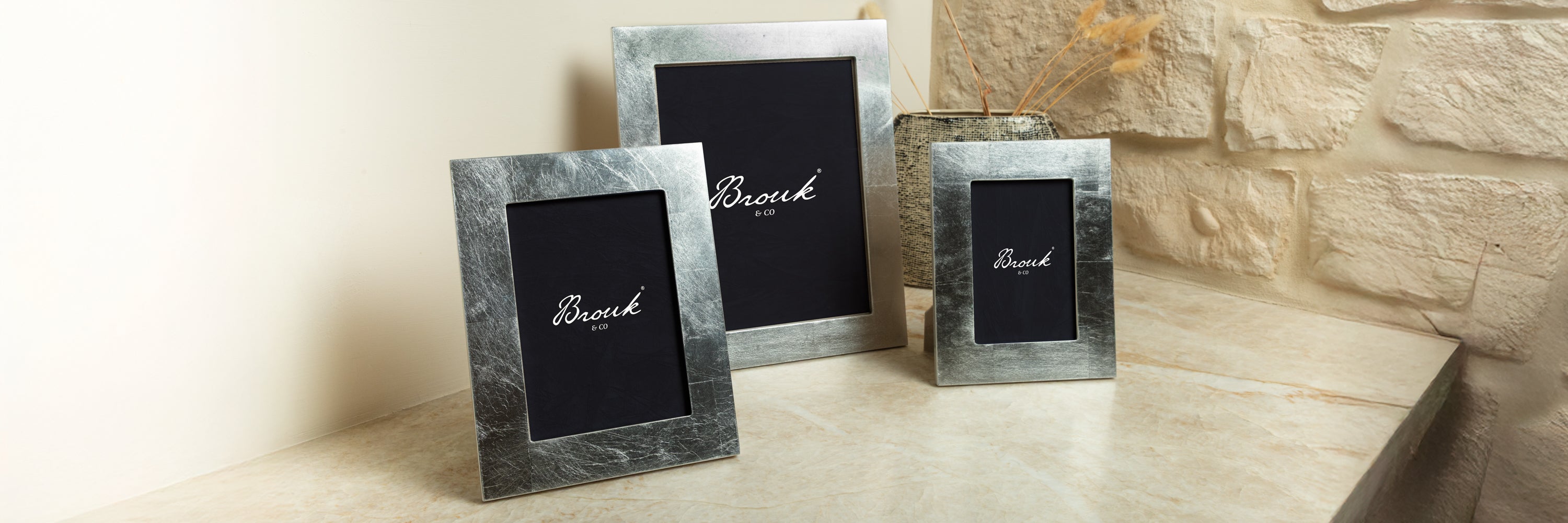 Tabletop Picture Frames to Endure Your Memories