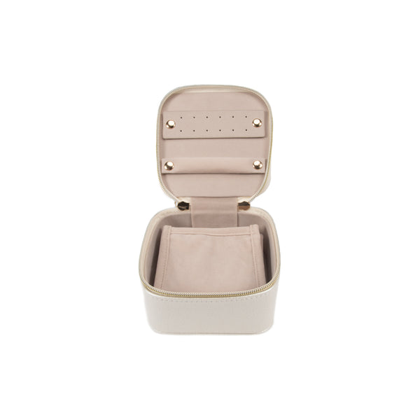 This travel jewelry box is one of Oprah's Favorite Things