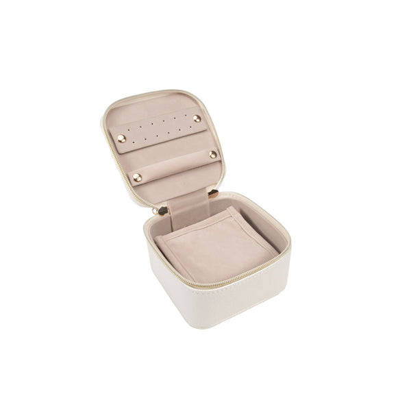 This travel jewelry box is one of Oprah's Favorite Things