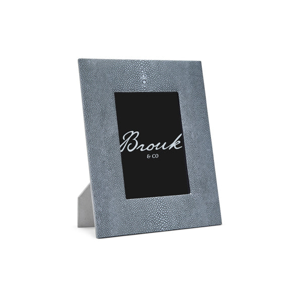 http://broukandco.com/cdn/shop/products/3287_Saige_Frame_5x7_grey_2_grande.jpg?v=1690406365